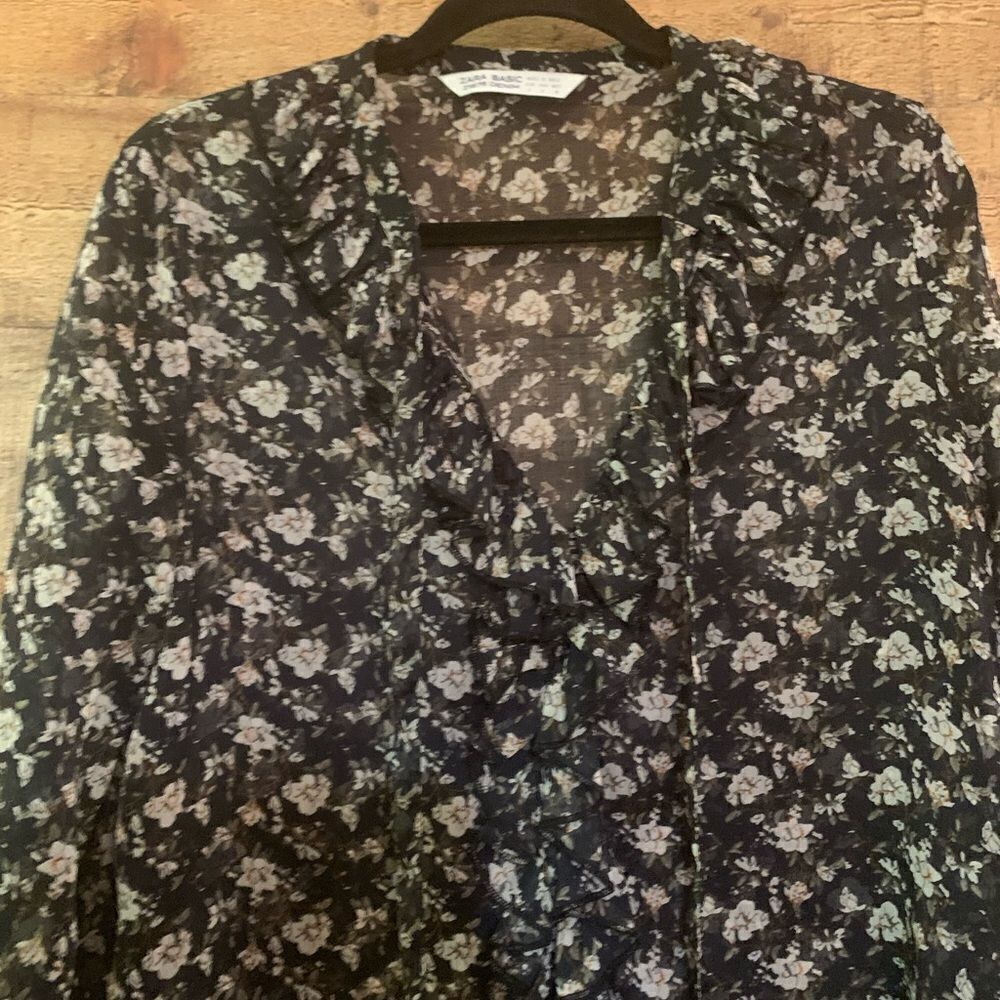 Zara Basic Navy floral top‎ w/ ruffles, size small - Picture 8 of 8